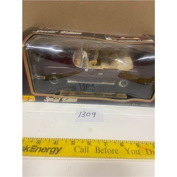 1966 Mercedes Benz 280SE 1/18 Scale