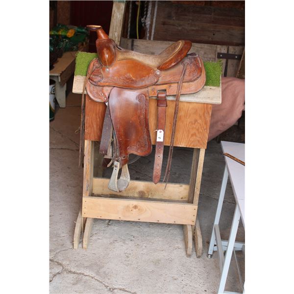 F. Eamor 25 Saddle With Wooden Stand