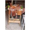 Image 1 : F. Eamor 25 Saddle With Wooden Stand