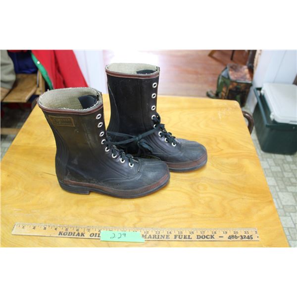 Miner Canada Boots Reinforced Arch Cleats on Bottom (Size 7)