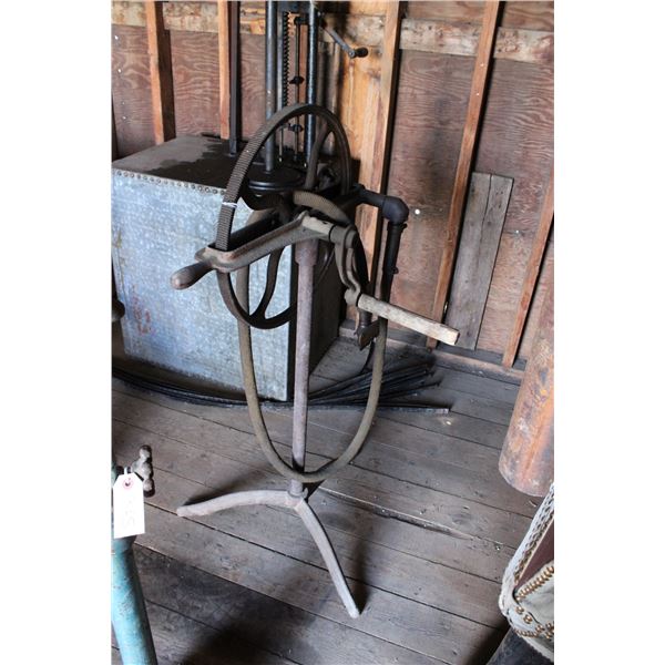 Standing Vintage Shears