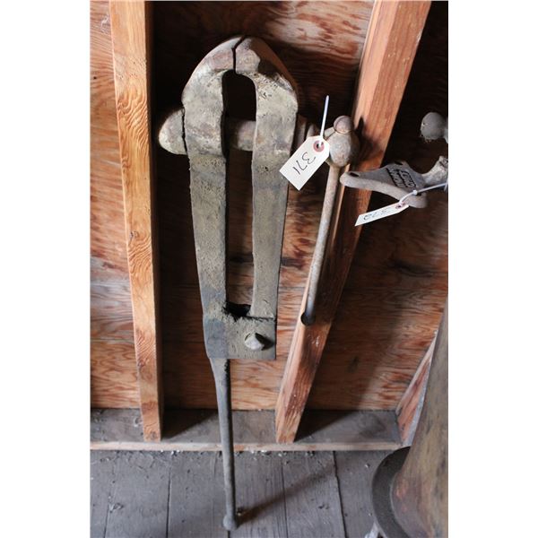 Blacksmith Leg Vise