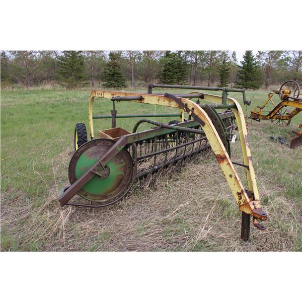 John Deere Side Rake 12 ft