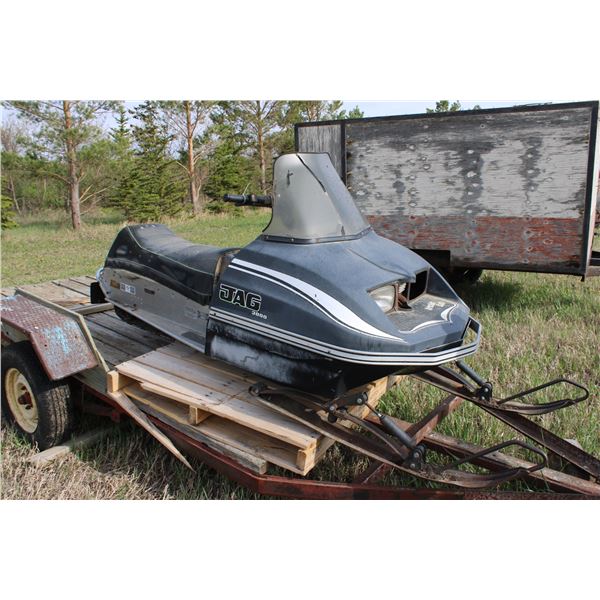 Jag 3000 Snowmobile (has key) (for parts)