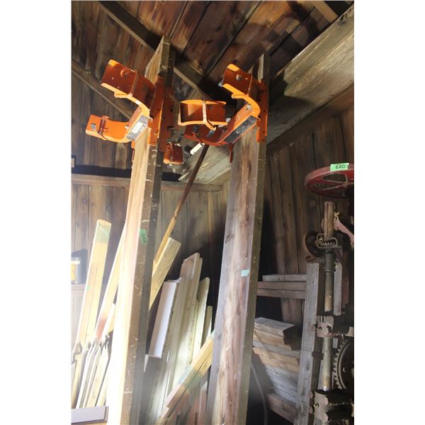 Workhorse scaffolding brackets complete with stands and legs