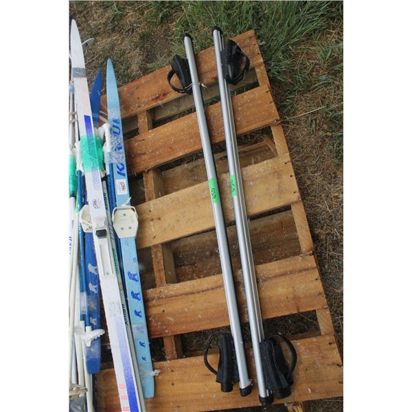 2 Vehicle Roof Racks