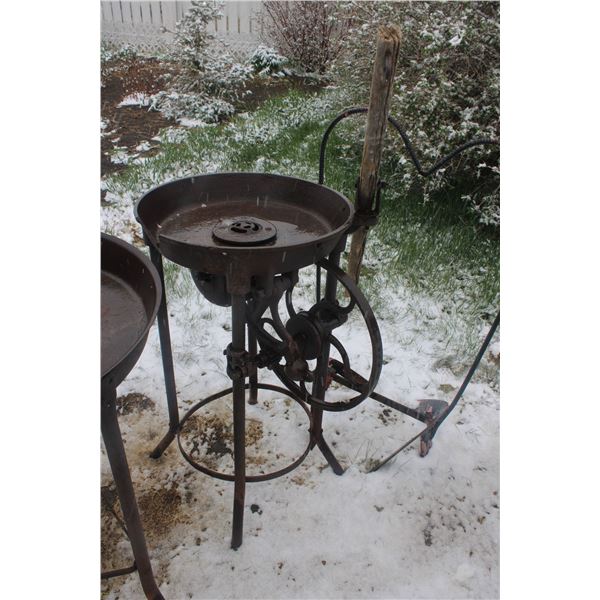 Round Forge with Handle