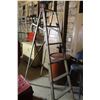 Image 1 : Wooden Step Ladder 5.5ft