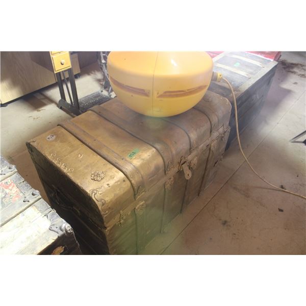 Vintage Shippers & Trunk