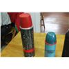 Image 3 : (3) Vintage Thermos