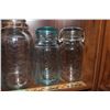 Image 2 : 5 Vintage Mason Jars (3 are blue)
