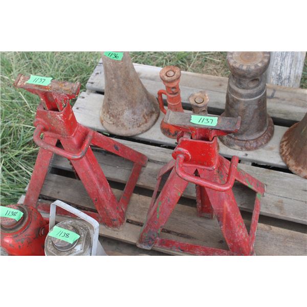 2 Jack Stands