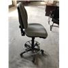 Image 2 : LIGHT GREY PROGRAMMERS CHAIR