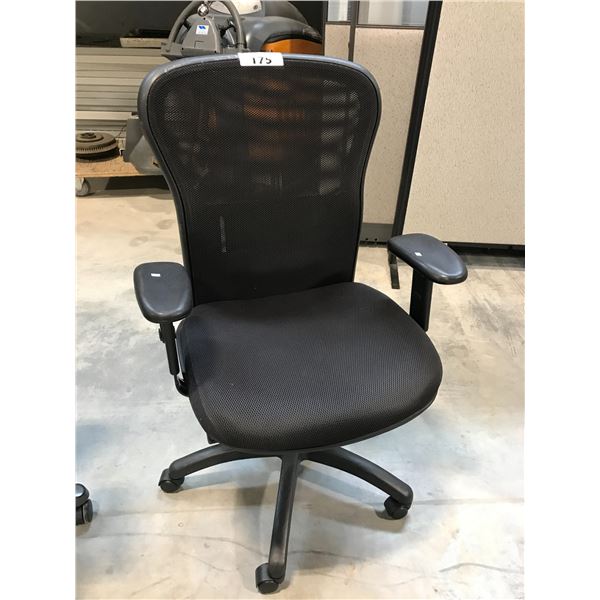 BLACK MESH HI-BACK TASK CHAIR S4