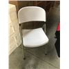 Image 1 : 6 PLASTIC FOLDING CHAIRS