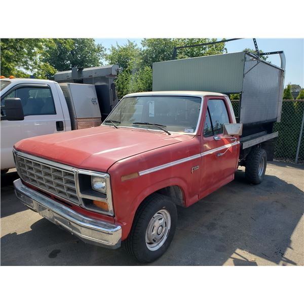 1985 FORD F-150, 2DR FLAT DECK PU, RED, VIN # 2FTEF15Y4FCB10026