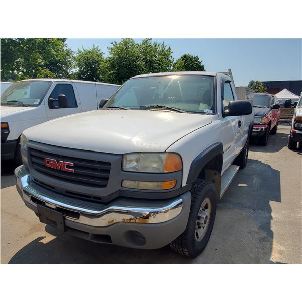 2004 GMC SIERRA 2500HD, 2DR PU, WHITE, VIN # 1GTHC24U64E306258