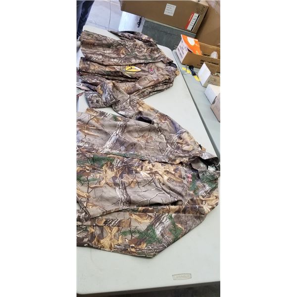 LADIES LONG SLEEVE LARGE, QTY X 6, RETAIL VALUE $460