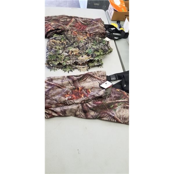 MENS HUNTWORTH MICROFIBRE HUNTING PANTS MEDIUM QTY X 2, AND MENS CAMO PANTS SMALL, QTY X 1 RETAIL $1