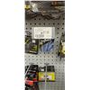 Image 8 : LOT OF PELICAN LIGHT BULBS