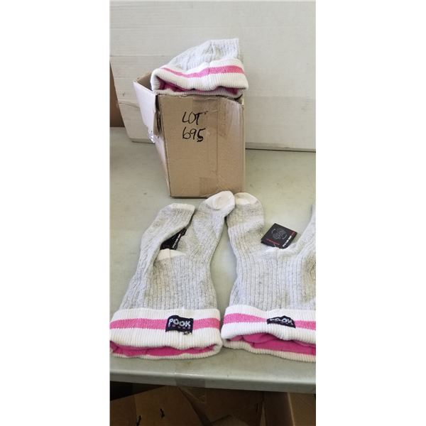 3 LADIES POOK TOQUES