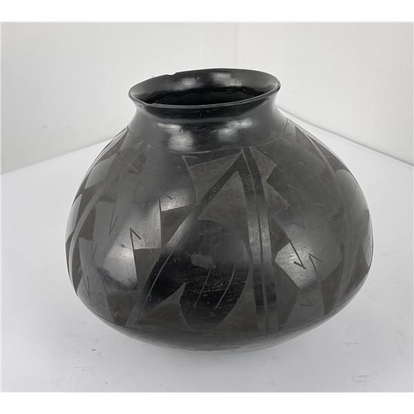 Black on Black Mata Ortiz Pottery Vase