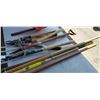 Image 4 : BUNDLE OF GARDEN TOOLS AND HEDGE TRIMMER