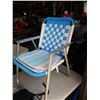 Image 3 : 2 FOLDING CHAIRS AND LOUNGE LIZARD CUSHION