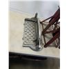 Image 2 : 4 JACK STANDS AND TILE CUTTER