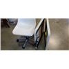 Image 3 : 4 ft folding table and plastic swivel chair