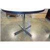 Image 9 : 3 ROUND RESTAURANT TABLES - 3 FOOT ACROSS