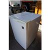 Image 2 : WHITE RCA BAR FRIDGE