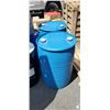 Image 3 : 6 plastic and metal barrels
