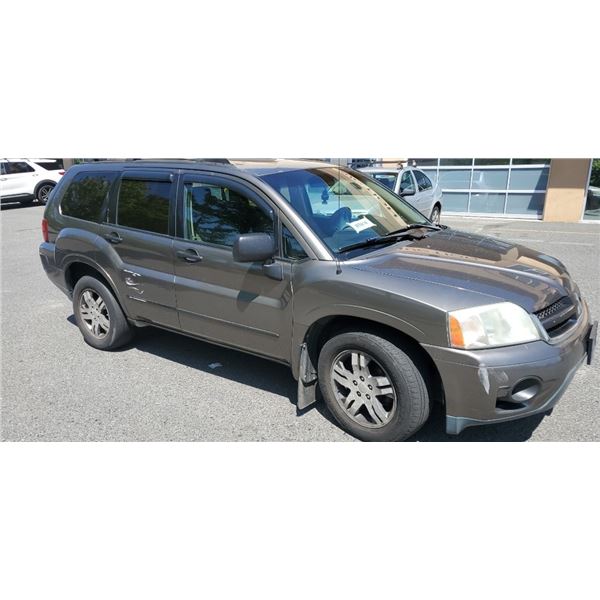 2006 MITSUBISHI ENDEAVOR SUV, AUTOMATIC, ALL WHEEL DRIVE, 305000KM NO CAT WITH KEY FOB - RUNS AND DR