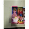 Image 2 : 3 BARBIE DOLLS IN BOX