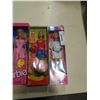 Image 4 : 3 BARBIE DOLLS IN BOX