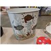Image 3 : Vintage hand painted waste bin vintage fan and tote a tone radio