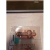 Image 2 : 3 MINT CANADIAN 1986 $2 BILLS - 2 IN SEQUENCE 945,946