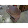 Image 2 : BROWN WICKER CHAIR