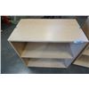 Image 3 : 2 MAPLE SHELVES 31 1/2 INCHES WIDE X 17 1/2 DEEP X 32 TALL