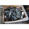 Image 2 : BOX OF SLAT WALL HOOKS