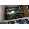 Image 3 : BOX OF SLAT WALL HOOKS