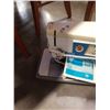 Image 6 : Singer stylist sewing machine
