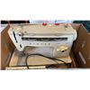 Image 2 : SINGER SEWING MACHINE