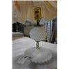 Image 3 : 2 VINTAGE MILK GLASS TABLE LAMPS