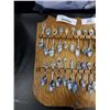 Image 2 : TRAY OF COLLECTOR SPOONS