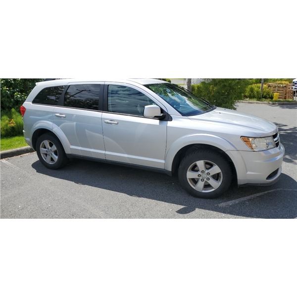 2011 DODGE JOURNEY 245,XXX KM WITH KEYFOB NEW PARTS, FRONT WHEELS BEARINGS AND HUBS, TIMING BELT, TH