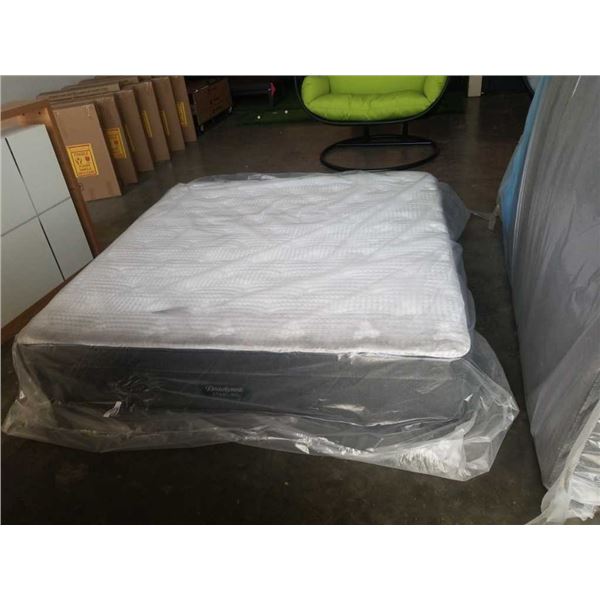 BRAND NEW KINGSIZE BEAUTYREST STERLING WILDER MATTRESS DIRT SCUFF AT FOOT OF BED