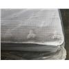Image 5 : BRAND NEW KINGSIZE BEAUTYREST STERLING WILDER MATTRESS DIRT SCUFF AT FOOT OF BED