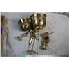 Image 1 : Brass Parrot and box of misc Brass items